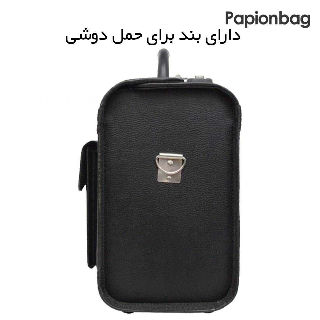 نمای کنار چمدان خلبانی چرمی مناسب سفر، وسایل ناخن، تتو، میکاپ