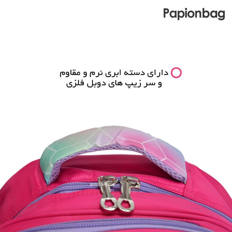 سرزیپ های دوبل کوله امکان اتصال به چرخ را داره (دو چرخ در پایین و دسته تلسکوپی در بالا داره)، پس می‌تونه هم به‌صورت کوله‌پشتی و هم با چرخ حمل بشه.